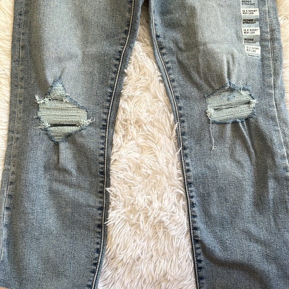NWT Women’s Levi’s Distressed Wedgie Straight Jean - Picture 4 of 7